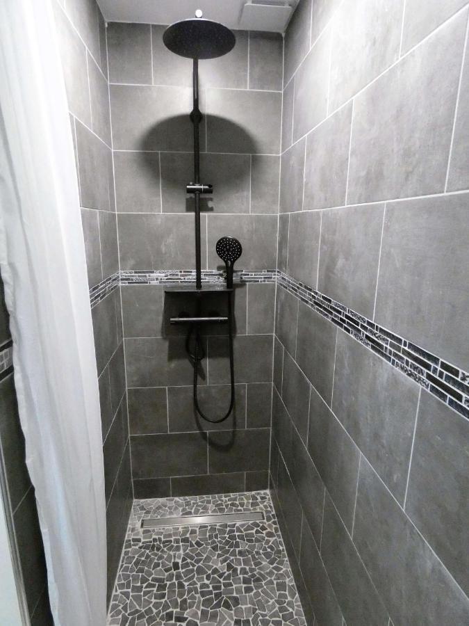 Proche Lac du Salagou, Chambre agréable avec salle d'eau et WC privé Lacoste  Esterno foto