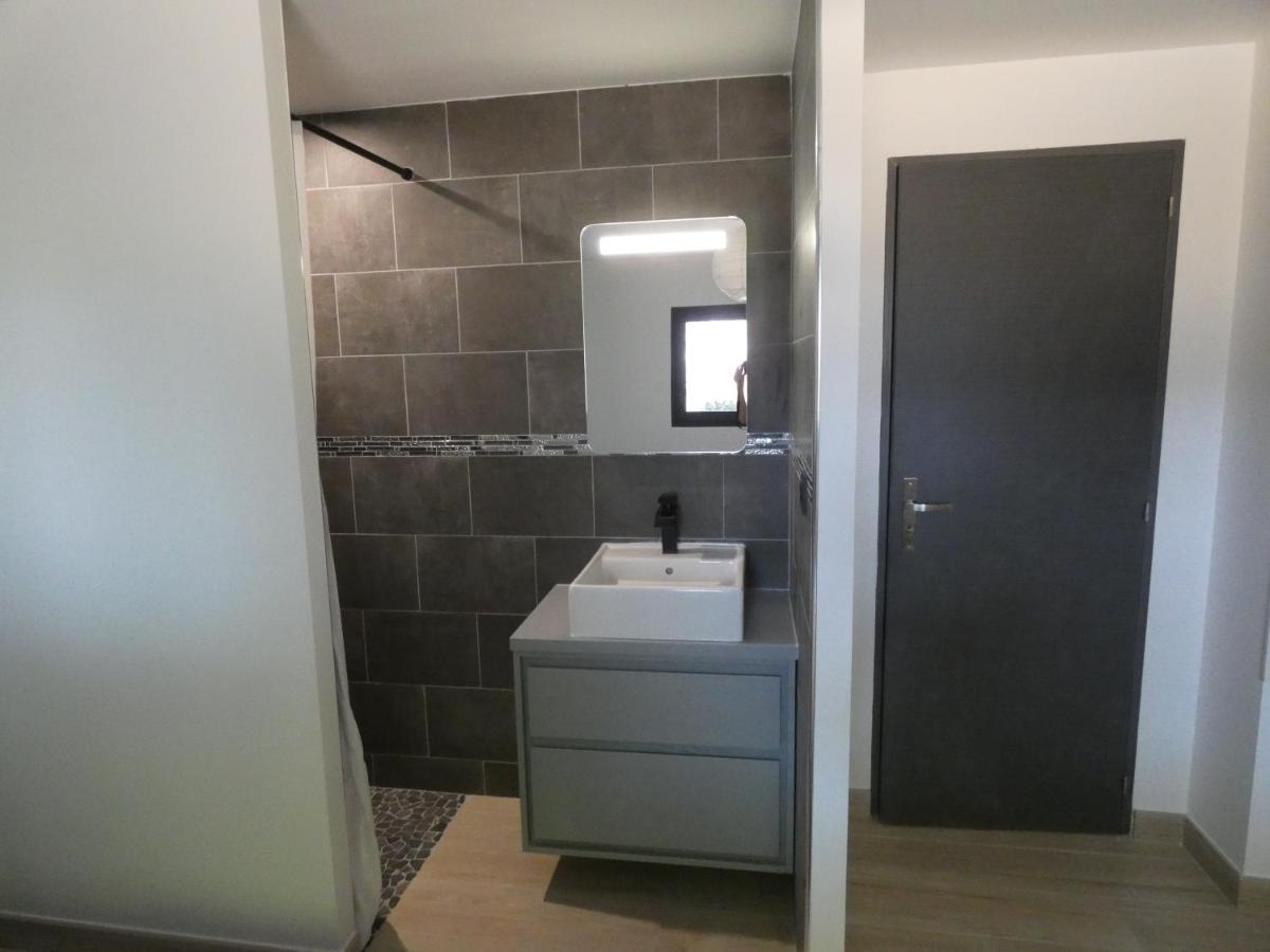 Proche Lac du Salagou, Chambre agréable avec salle d'eau et WC privé Lacoste  Esterno foto
